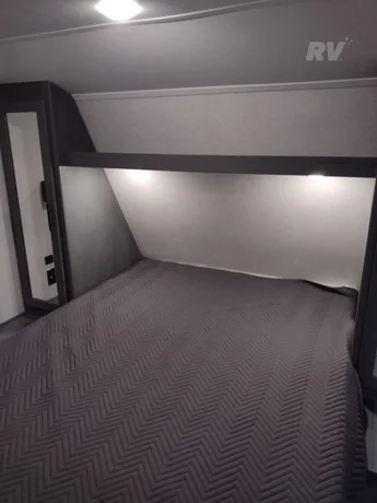  Aspen Trail 2880RKS Bedroom