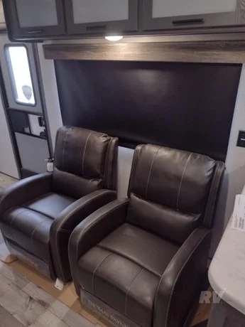  Aspen Trail 2880RKS Living 2